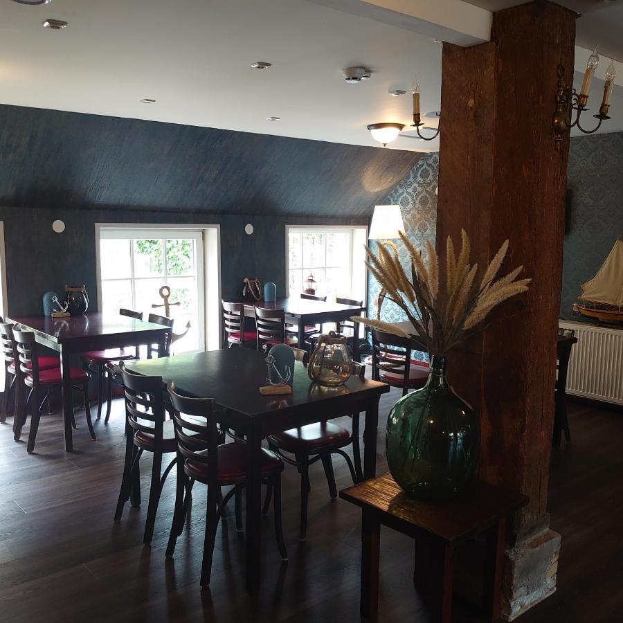 De Cyprian Bed & Breakfast Kaard Ngoại thất bức ảnh