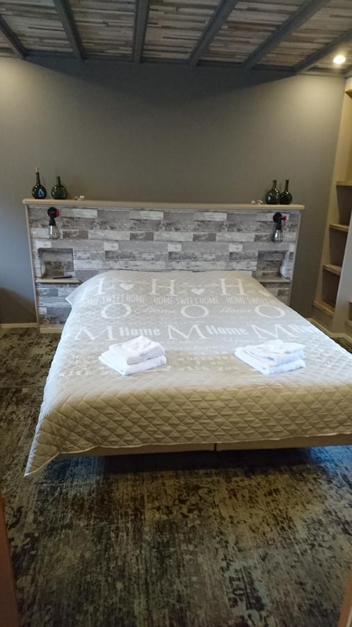 De Cyprian Bed & Breakfast Kaard Ngoại thất bức ảnh
